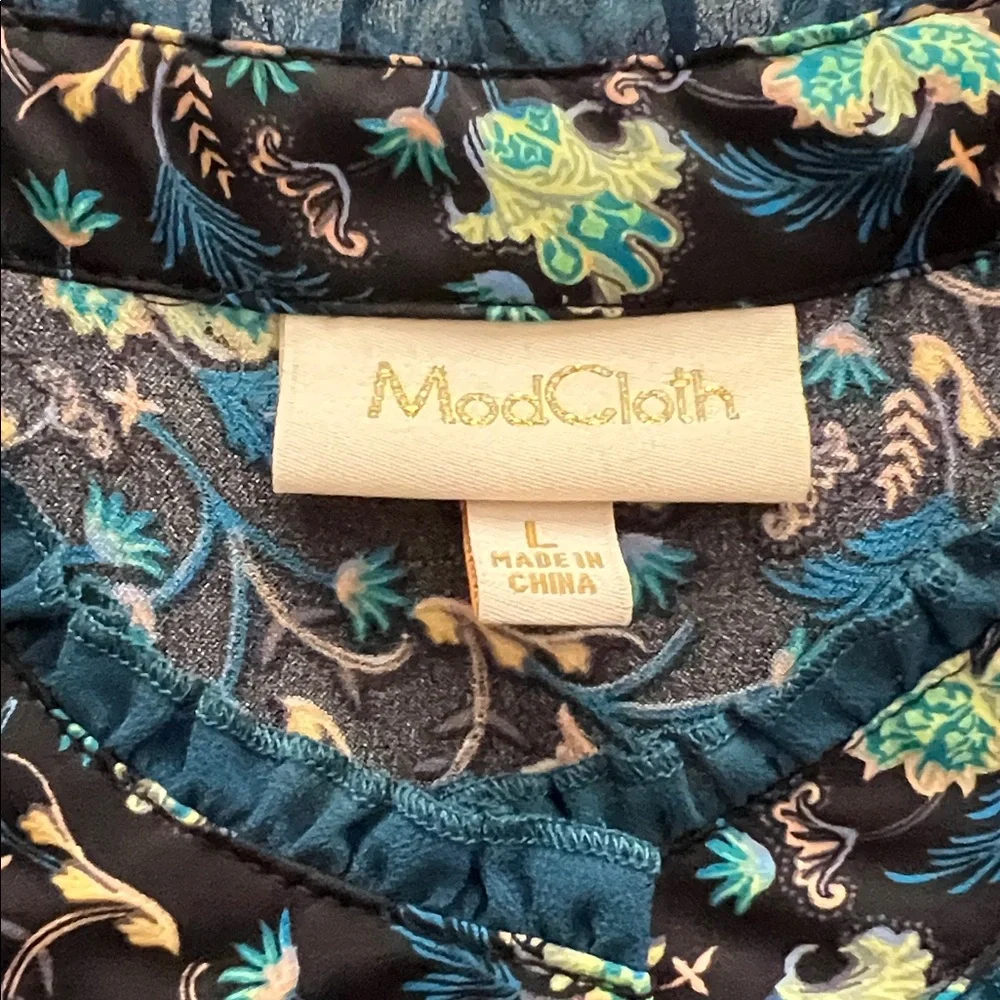 Beautiful paisley Modcloth sleeveless top 🦚 - Picture 2 of 6